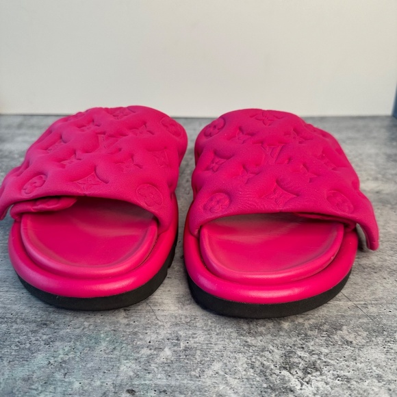 Louis Vuitton Pool Pillow Flat Comfort Slides - Picture 4 of 14
